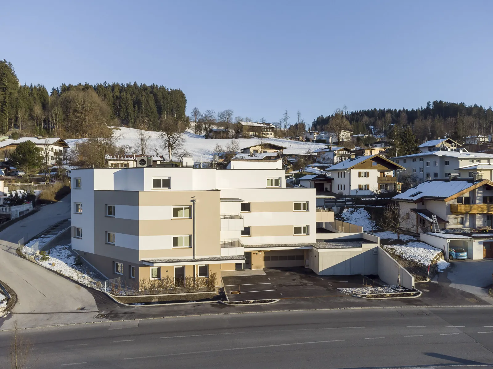 Wohnanlage an der Kufsteinerstraße in Kirchbichl in winterlicher Umgebung