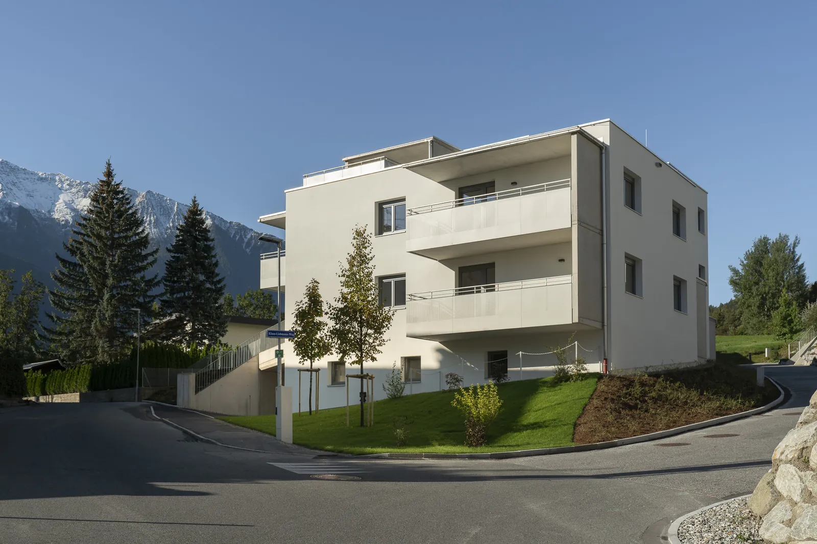 Fassadenansicht der Wohnanlage Pfarrersbichl Süd in Telfs
